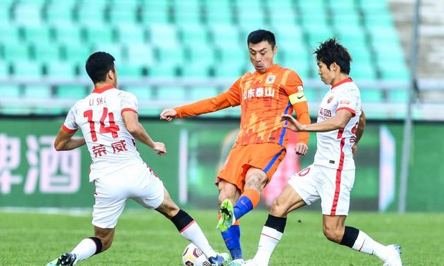 大发快三-上海海港力克山东鲁能，取得三分