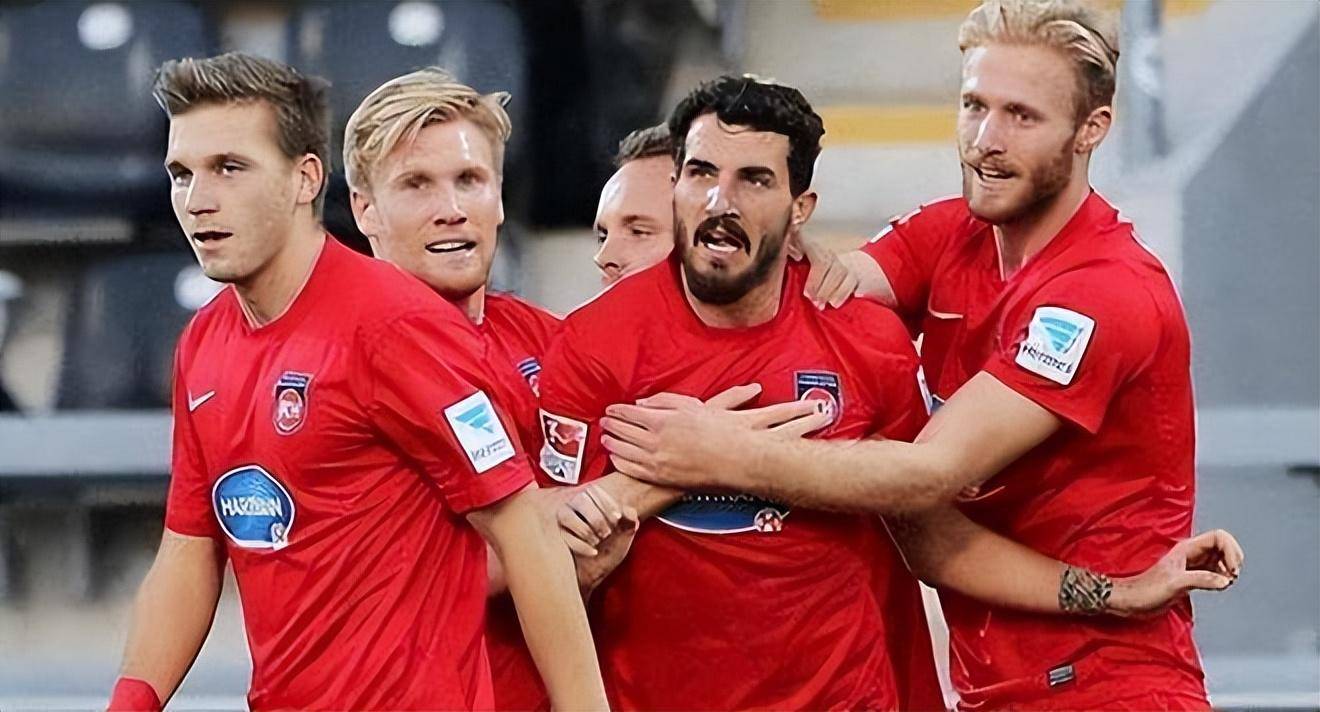 包含冲击德甲第一的凯泽斯劳里迎战强敌，决心逆袭取胜的词条