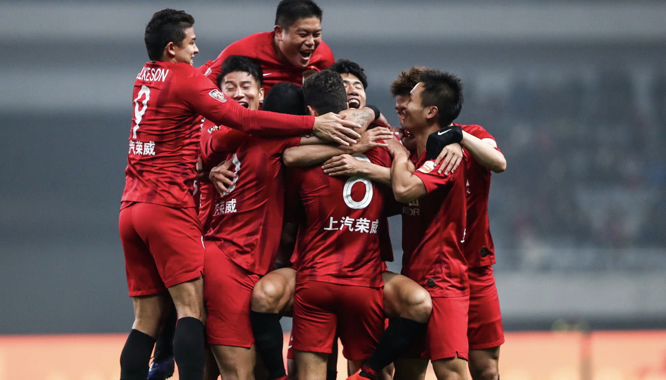 大发娱乐-包含上港面对富力展现出色进攻,球员们势不可挡的词条